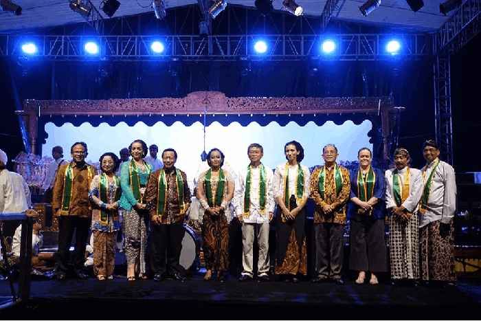 Wayang puppet show at Borobudur